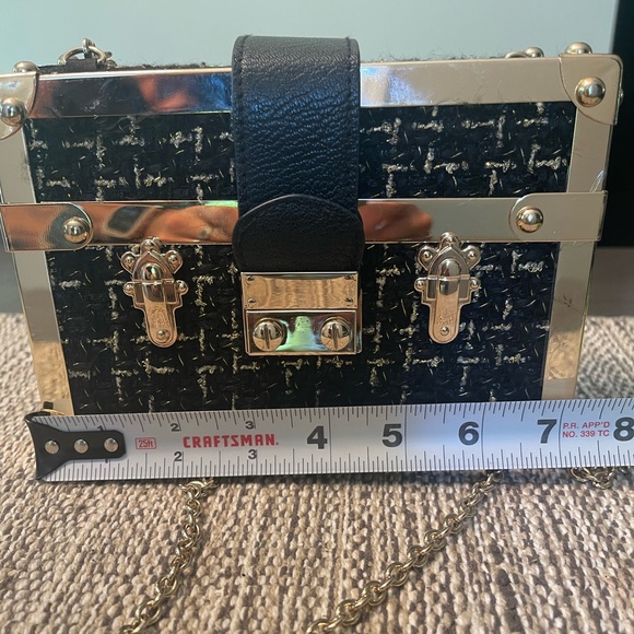 Black and gold evening bag with gold detachable chain - Picture 6 of 6